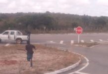 Bandidos fazem arrastão em ônibus no litoral do RN Bandidos fugiram após fazer um assalto em um ônibus em Maxaranguape, litoral do RN — Foto: Redes Sociais