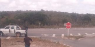 Bandidos fazem arrastão em ônibus no litoral do RN Bandidos fugiram após fazer um assalto em um ônibus em Maxaranguape, litoral do RN — Foto: Redes Sociais