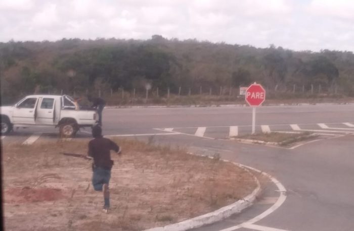 Bandidos fugiram após fazer um assalto em um ônibus em Maxaranguape, litoral do RN — Foto: Redes Sociais