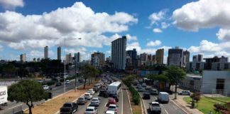 Motociclista alcoolizado bate em Hilux, fratura o punho e acidente gera engarrafamento em Natal Motociclista alcoolizado bate em Hillux, fratura o punho e acidente gera engarrafamento na Zona Sul de Natal — Foto: Rafael Barbosa/G1