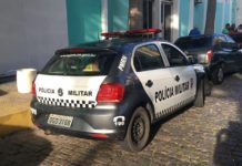 PM que teve casa invadida e trocou tiros com bandidos na quinta-feira é preso em ação do MP nesta sexta no RN Sargento da PM e filhos foram levados pela polícia para fazer exame de corpo de delito no Itep, em Natal — Foto: Heloísa Guimarães/Inter TV Cabugi