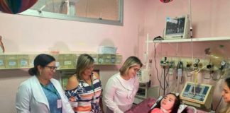 Menina que cresceu em hospital recebe alta e vai para casa pela 1ª vez após 12 anos Lele, como é chamada pelos entes queridos, morava em Coari quando apresentou os primeiros sintomas da doença degenerativa. — Foto: Carolina Diniz/G1