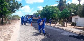 Governo do Estado realiza capeamento asfáltico na RN-160, na comunidade de Serrinha, em Ceará-Mirim