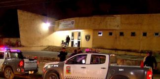 Homem é preso por assediar mulher em estação ferroviária de Ceará-Mirim Homem suspeito de assédio foi levado para a delegacia — Foto: Reprodução/Inter TV Cabugi