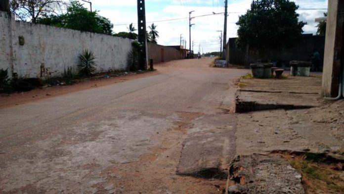 Assalto a garis aconteceu na Avenida das Seringueiras, na Zona Norte de Natal — Foto: Oscar Xavier/Inter TV Cabugi