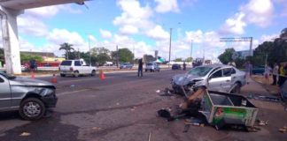 Uma pessoa morre e duas ficam feridas em acidente na BR-101 em Parnamirim Veículo bateu em carrinho de lanches e em outro veículo na manhã desta quinta-feira (5) na BR-101, em Parnamirim — Foto: Geraldo Jerônimo/Inter TV Cabugi