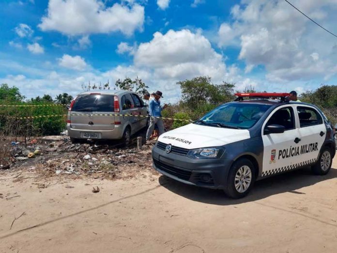 Homem foi morto a tiros por dois homens em que estavam em moto, na tarde desta terça-feira (17), em Parnamirim, na Grande Natal — Foto: Lucas Cortez/Inter TV Cabugi