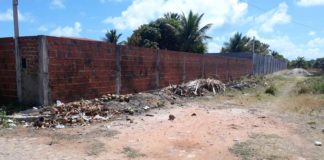 Lixo se acumula em boa parte da cidade de Ceará-Mirim