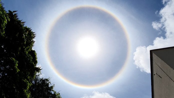 Halo solar aconteceu nesta manhã em Natal — Foto: Reprodução/Inter TV Cabugi