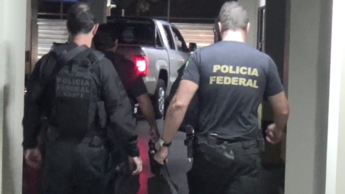 Policiais cumpriram mandados de prisão e de busca e apreensão em Natal nesta terça-feira (14) — Foto: Divulgação/Polícia Federal