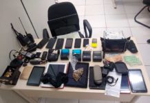 Polícia prende dois homens suspeitos de tráfico de drogas em Natal e Extremoz Munições de pistola calibre 380, celulares, tablets e documentos falsos foram encontrados na casa de homem em Extremoz, na Grande Natal — Foto: Sérgio Henrique Santos/Inter TV Cabugi