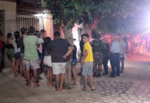 Idoso é morto com tiro no peito durante assalto em Mossoró Polícia foi ao local do crime em Mossoró, neste domingo (19). Cena despertou curiosidade entre vizinhos da vítima — Foto: Marcelino Neto/O Câmera