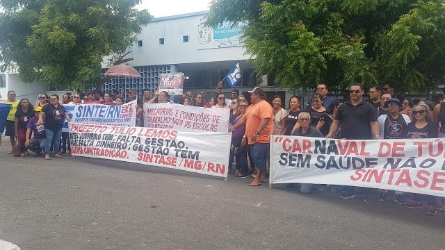 Ato de paralisação teve seu auge em frente ao Hospital Antônio Ferraz Foto: Reprodução Internet