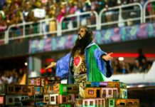 Mangueira leva história de Jesus para Sapucaí e critica Bolsonaro