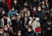 Coronavírus: governo vai resgatar brasileiros que estão em Wuhan Wuhan: grupo de brasileiros usou às redes sociais para pedir ao presidente Jair Bolsonaro para serem resgatados de volta ao país (Kevin Frayer/Getty Images)