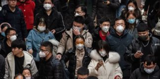 Coronavírus: governo vai resgatar brasileiros que estão em Wuhan Wuhan: grupo de brasileiros usou às redes sociais para pedir ao presidente Jair Bolsonaro para serem resgatados de volta ao país (Kevin Frayer/Getty Images)