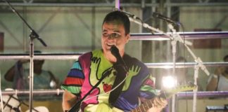 Confira programação completa de shows e bloquinhos do carnaval de Natal desta segunda-feira (24) Ricardo Chaves agitou os foliões do bloco Bicho — Foto: Elias Medeiros