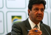 Casos de coronavírus só devem desacelerar em setembro, diz ministro