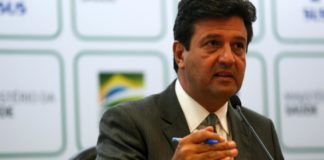 Casos de coronavírus só devem desacelerar em setembro, diz ministro