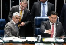 Senadores condenam apoio de Bolsonaro a manifestações em meio a coronavírus