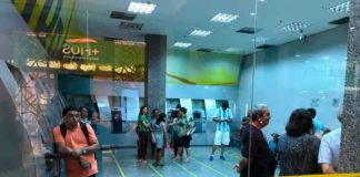 Porta de terminal bancário trava e clientes ficam presos por mais de uma hora em Natal Susto ocorreu na tarde de sábado (29) — Foto: Lucas Cortez/Inter TV Cabugi