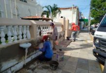 Prefeitura de Caraúbas instala pias com água e sabão em locais públicos contra o coronavírus Pias na frente do prédio da prefeitura em Caraúbas — Foto: Prefeitura de Caraúbas/Divulgação