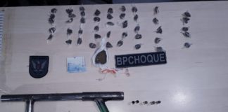 Adolescente de 15 anos e homem suspeitos de tráfico de drogas morrem após confronto com PMs em Natal Armas e drogas apreendidas pelos PMs durante a ação — Foto: PM/Divulgação