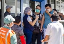 Nova parcela do auxílio emergencial começa a ser paga na segunda, 18 Espera para receber auxílio emergencial em agência da Caixa gerou filas e aglomeração em Fortaleza (Foto: Aurelio Alves/O POVO)