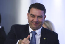 TJ-RJ manda caso Flávio Bolsonaro para órgão especial, mas mantém investigação