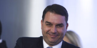 TJ-RJ manda caso Flávio Bolsonaro para órgão especial, mas mantém investigação