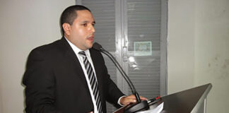 Vereador Jácio Praxedes lamenta que projeto de sua autoria propondo pagamento de percentual máximo de insalubridade aos profissionais da saúde tenha sido rejeitado Vereador Jácio Praxedes - Ceará-Mirim/RN