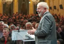 Lula descarta candidatura em 2022: “Quero ajudar a eleger alguém”