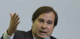 Maia diz que pressão contra quarentena é ato ‘quase criminoso’