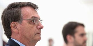 Bolsonaro minimiza gastos com cartão e diz que fica até janeiro de 2027