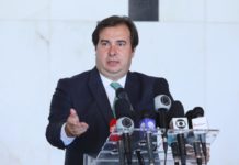 Maia defende punição para ‘criminosos’ que agrediram jornalistas e enfermeiros