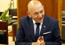 Hang deverá publicar retratação no Twitter, onde acusou reitor de ter gritado ‘viva a revolução’, e pagar R$ 20,9 mil por danos morais