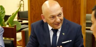 Hang deverá publicar retratação no Twitter, onde acusou reitor de ter gritado ‘viva a revolução’, e pagar R$ 20,9 mil por danos morais