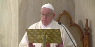 Papa pede união para governantes superarem pandemia do coronavírus