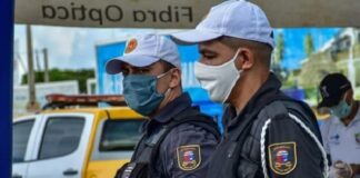 RN registra 72 policiais e bombeiros diagnosticados com coronavírus; 319 estão afastados Policiais militares do Comando de Policiamento Rodoviário (CPRE) usam máscara durante blitz — Foto: PMRN/Divulgação
