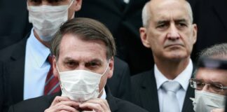 Jornal recorre ao STF para ter acesso a exame de Bolsonaro para Covid-19 Acompanhado de ministros o Presidente Jair Bolsonaro vai até o STF para se reunir com os ministros e pedir a abertura do comércio Foto: Pablo Jacob / Agência O Globo