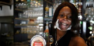 Empresa belga dá ‘toque humano’ a máscaras contra coronavírus imprimindo rosto das pessoas