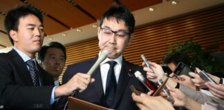 Ex-ministro da Justiça japonês é preso por suspeita de compra de votos