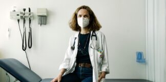 Os pioneiros da dexametasona: uso se justifica em casos graves da covid-19, mas pode ser perigoso para o resto