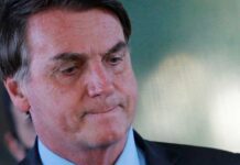 Bolsonaro diz esperar reabertura rápida após informação da OMS sobre contágio por assintomáticos Presidente Bolsonaro após reunião no Ministério da Defesa 29/05/2020 REUTERS/Adriano Machado