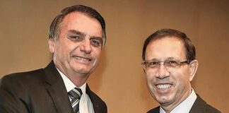 Bilionário que Bolsonaro colocou na Saúde defende cloroquina, mas é a favor de isolamento social Bolsonaro e Carlos Wizard (Reprodução)