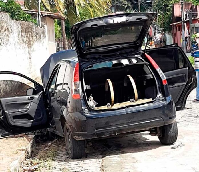 Bandido perde controle do carro, homem tenta fugir e é morto a tiros — Foto: Redes sociais