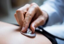 Médico que atuava no combate à Covid-19 com registro falso no CRM é preso por exercício ilegal da profissão no interior do RN