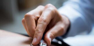 Médico que atuava no combate à Covid-19 com registro falso no CRM é preso por exercício ilegal da profissão no interior do RN