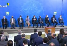 Bolsonaro empossa deputado Fábio Faria como ministro do novo Ministério das Comunicações Bolsonaro, Mourão, Maia e Toffoli na posse do deputado Fábio Faria como ministro das Comunicações — Foto: Reprodução/TV Brasil