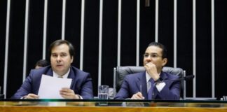 Centrão recua e decide apoiar PEC que adia eleição para novembro